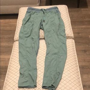 Lululemon Dance pant III SIZE 4 capri.